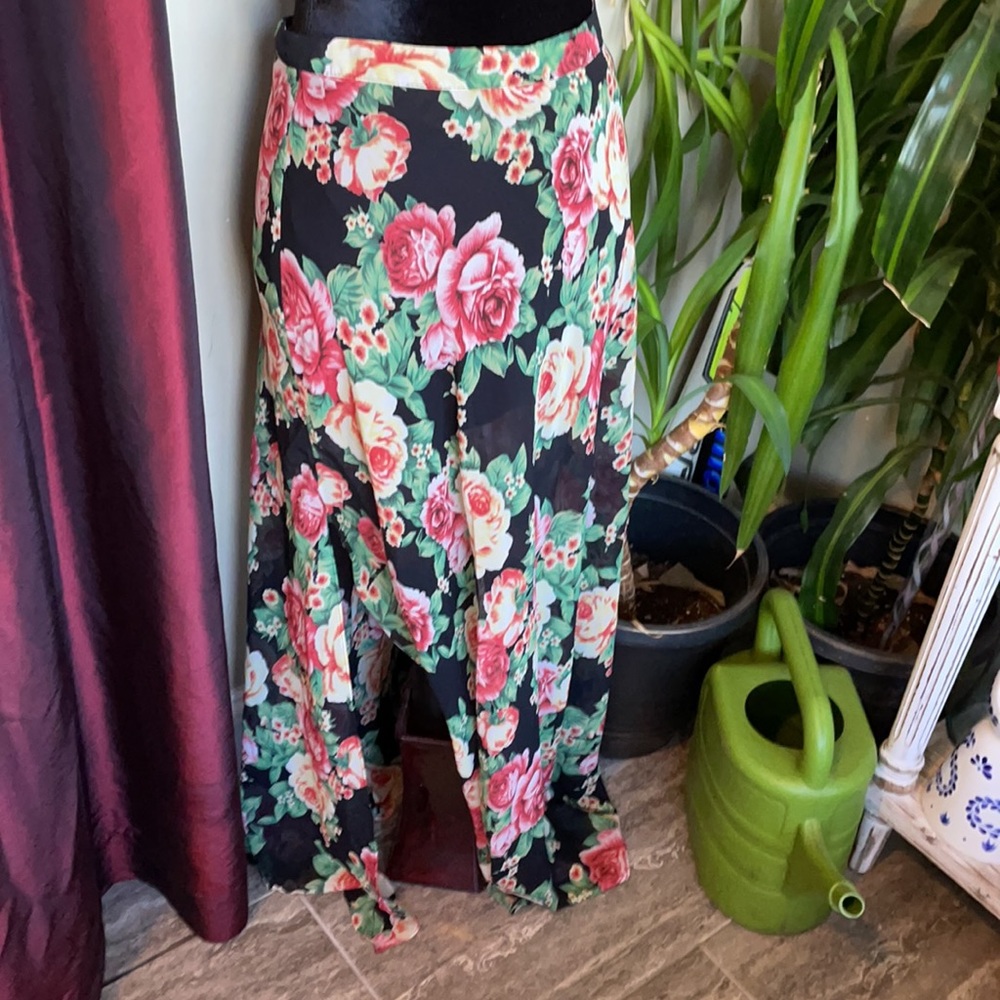 Forever 21 - Floral Skirt - Picture 3 of 4
